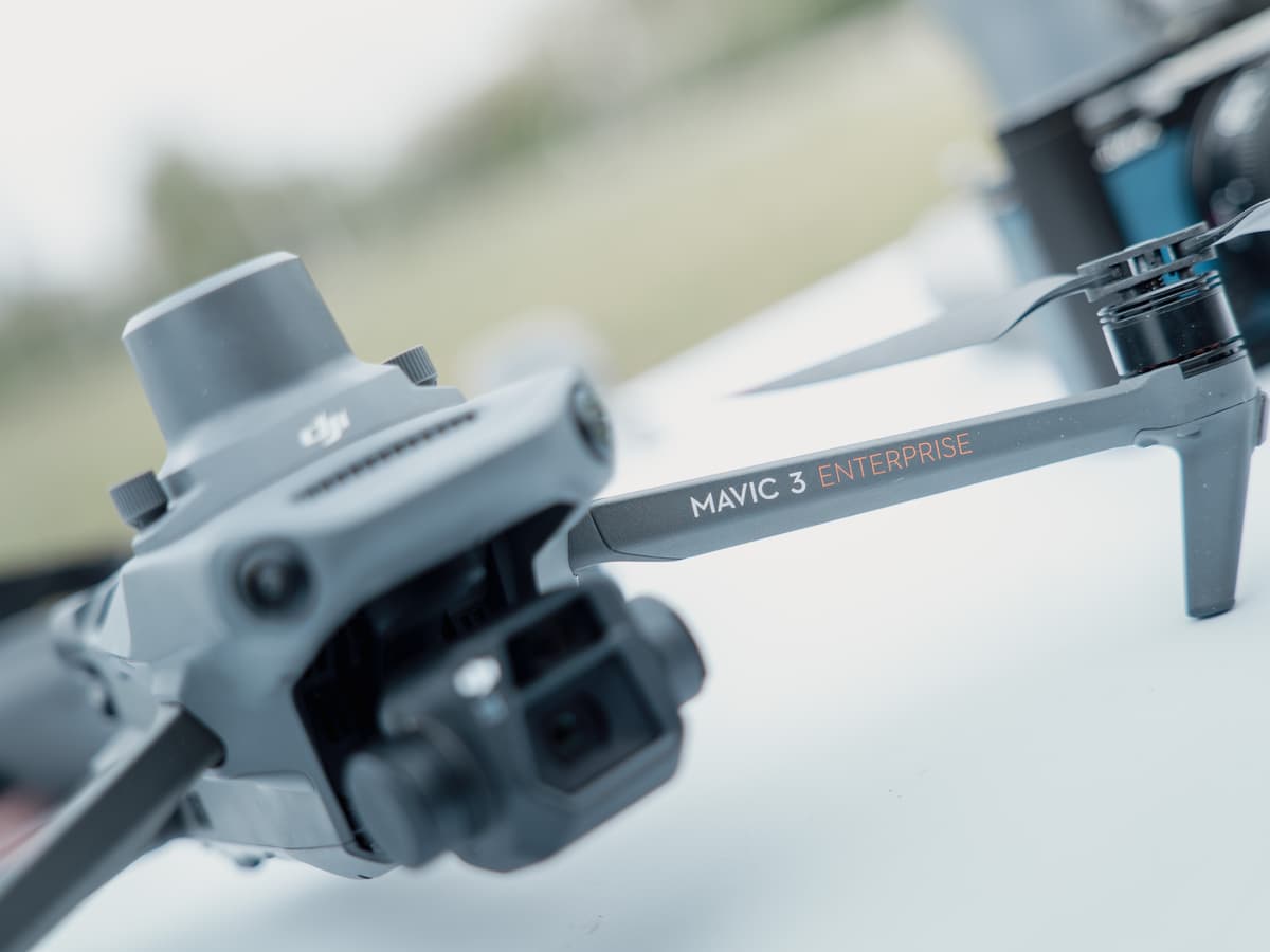 DJI Mavic 3 Enterprise close-up – mapping drón mechanikus zárral